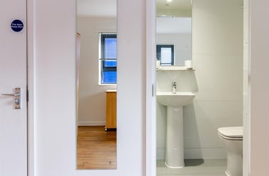 Lower Road, Wapping, London - Image 2